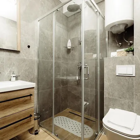 Nina アパートホテル 3*