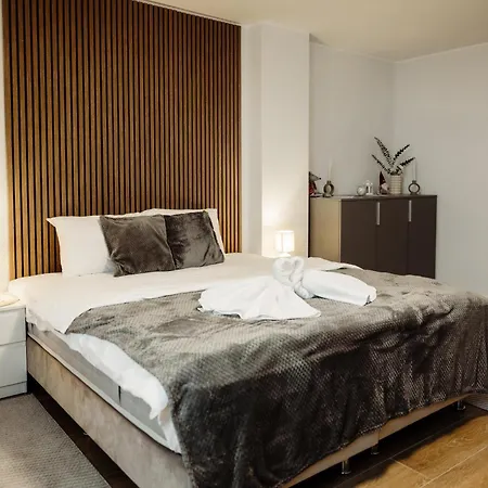 Nina アパートホテル