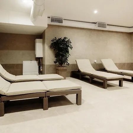 Nina アパートホテル 3*