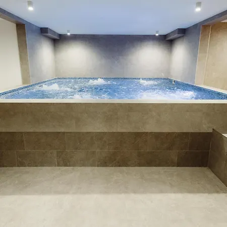 Nina アパートホテル コパオニク